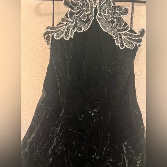 Vintage Betsy & Adam Embellished Sequin Crushed Black Velvet Halter Dress 5/6 - Picture 5 of 13